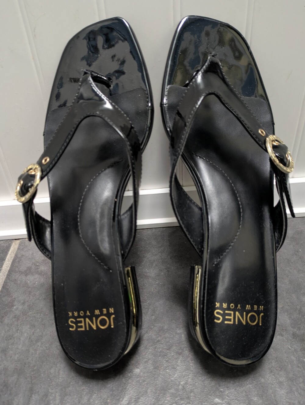 Jones New York Black Patent Thong Sandals with Gold Buckle Accent -Brand New!